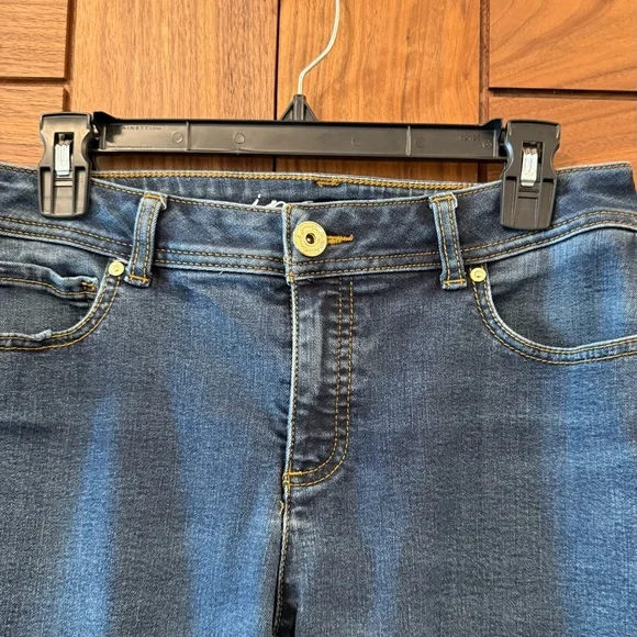 INC EUC Straight Leg Curvy Fit Dark Wash Women's Jeans - Sz 6 - Picture 2 of 8